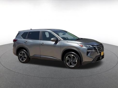 Used 2025 Nissan Rogue SV AWD/4WD image 2