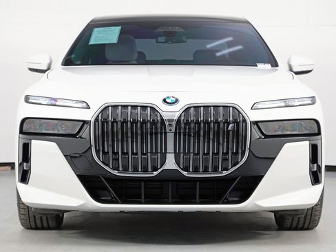 Used 2023 BMW i7 xDrive60 w/ Executive Package 2 image 7