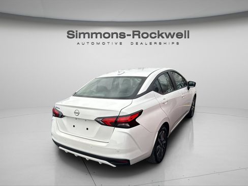 Used 2025 Nissan Versa SV FWD image 7