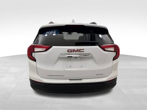 Used 2024 GMC Terrain SLE w/ Driver Convenience Package AWD/4WD image 4