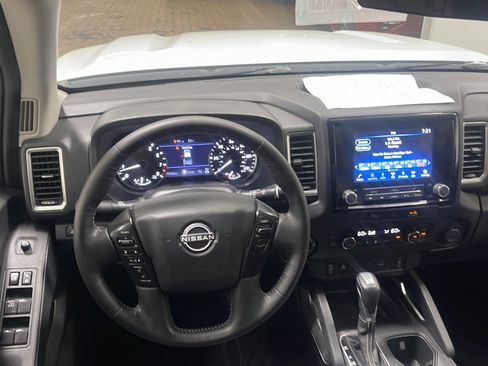 Used 2023 Nissan Frontier SV AWD/4WD image 3