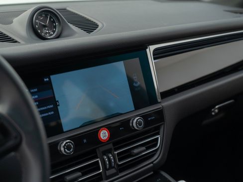 Certified 2026 Porsche Macan AWD/4WD image 24