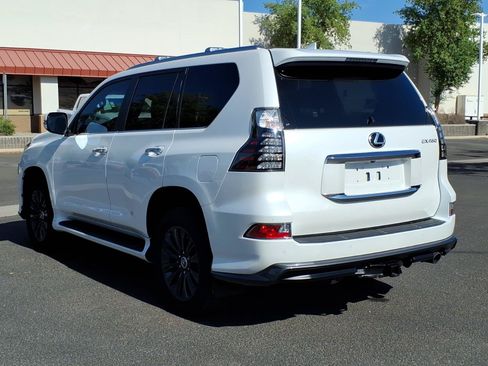 Used 2023 Lexus GX 460 Premium w/ Accessory Package AWD/4WD image 3