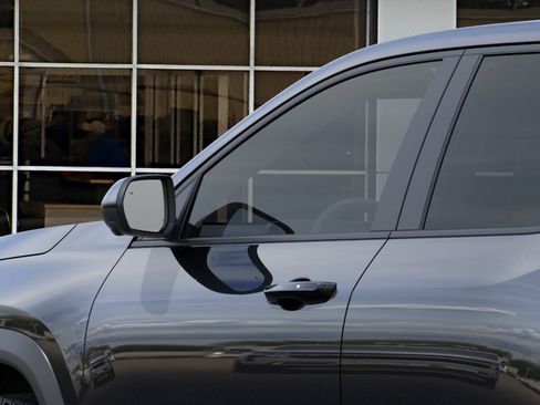 New 2026 Chevrolet Equinox LT w/ Convenience Package II FWD image 12