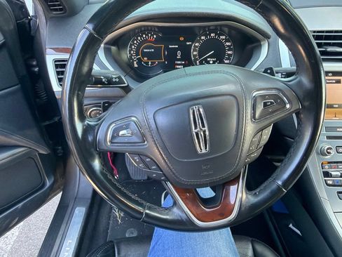 Used 2017 Lincoln MKZ Reserve FWD image 5