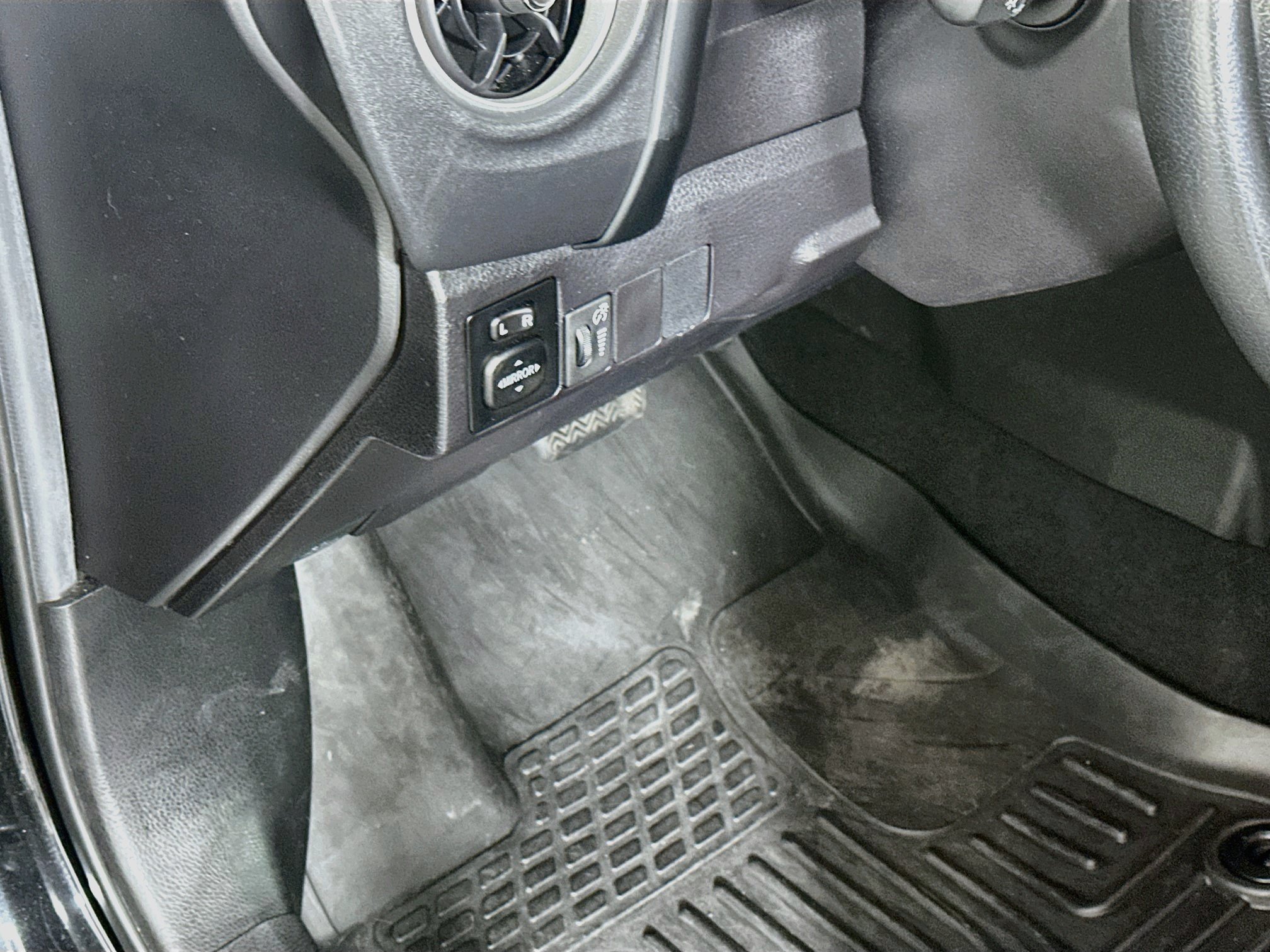Used 2019 Toyota Corolla SE FWD image 16