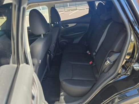 Used 2021 Nissan Rogue Sport S image 34