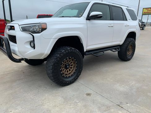 Used 2018 Toyota 4Runner SR5 Premium AWD/4WD image 3