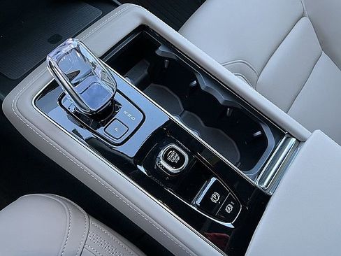 New 2026 Volvo XC90 T8 Plus w/ Protection Package Premier image 18