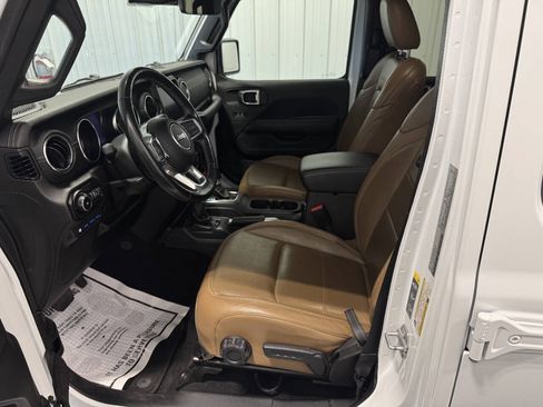Used 2021 Jeep Wrangler Unlimited Sahara w/ Cold Weather Group AWD/4WD image 10