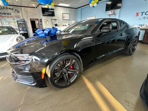 Used 2021 Chevrolet Camaro SS image 4