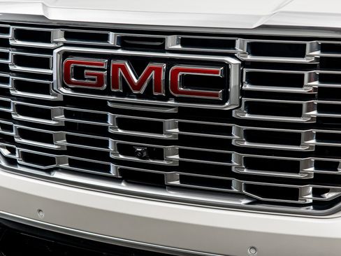 Used 2025 GMC Yukon Denali w/ Denali Reserve Package image 4