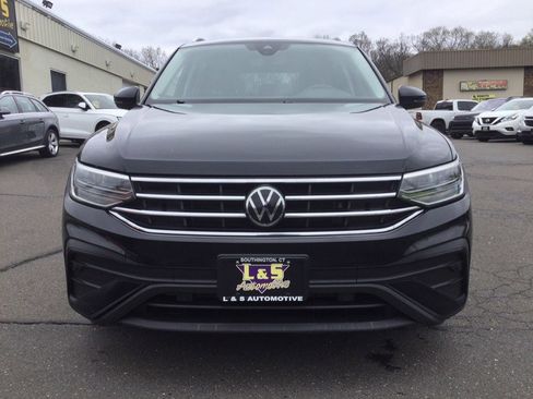 Used 2022 Volkswagen Tiguan SE w/ Panoramic Sunroof Package AWD/4WD image 4