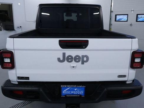 Used 2020 Jeep Gladiator Overland AWD/4WD image 5