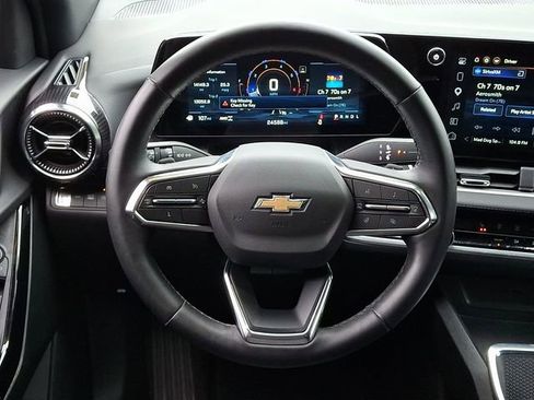 Used 2025 Chevrolet Equinox LT AWD/4WD image 19