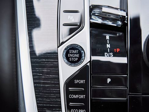 Used 2026 BMW X7 M60i image 76