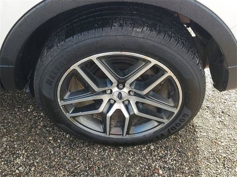 Used 2017 Ford Explorer Sport image 5