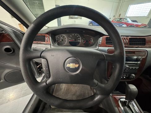 Used 2009 Chevrolet Impala LT image 12