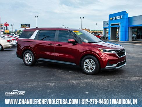 Used 2023 Kia Carnival LX image 1