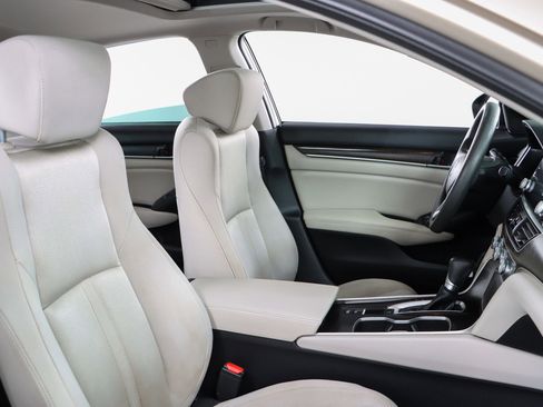 Used 2018 Honda Accord EX image 27