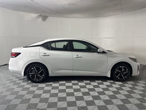 Certified 2024 Nissan Sentra SV FWD image 9