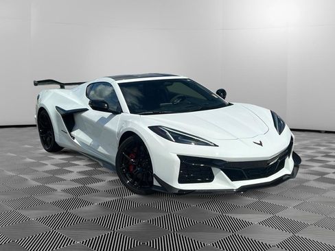 Used 2025 Chevrolet Corvette Z06 w/ Z07 Performance Package RWD image 5