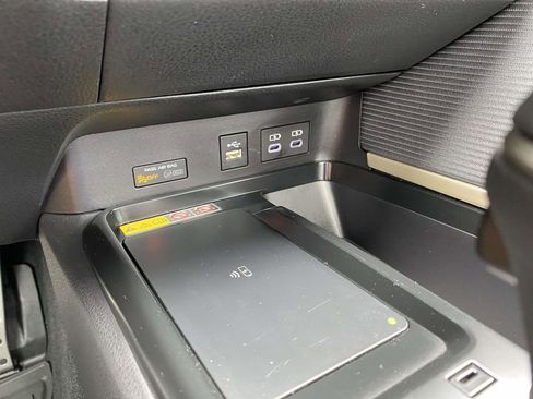 Used 2025 Toyota Camry SE FWD image 26