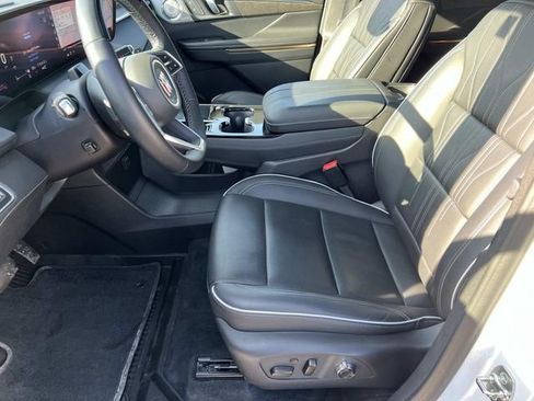 Used 2025 Buick Enclave Avenir w/ Super Cruise Package image 18