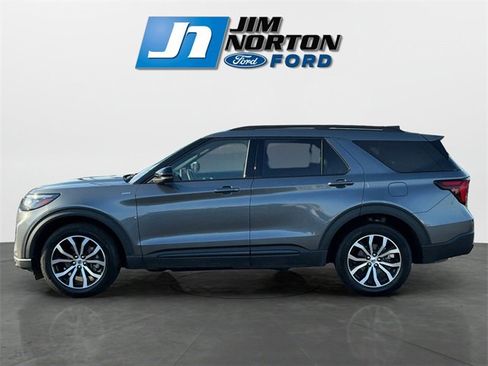 Used 2025 Ford Explorer ST-Line image 6