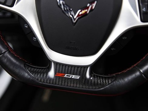 Used 2015 Chevrolet Corvette Z06 w/ 3LZ Preferred Equipment Group RWD image 18