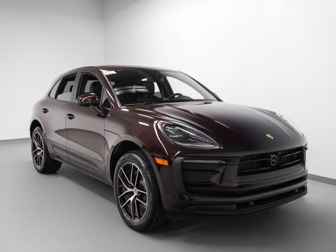 Certified 2026 Porsche Macan AWD/4WD image 10