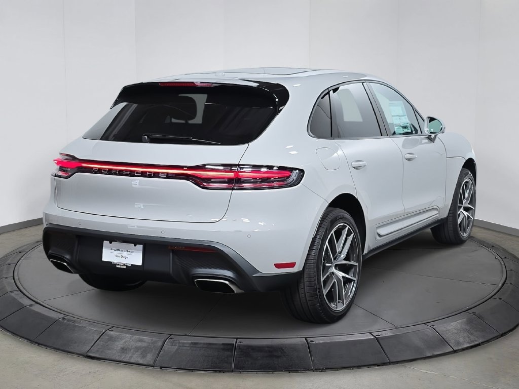 Certified 2026 Porsche Macan AWD/4WD image 7