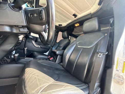 Used 2018 Jeep Wrangler Unlimited Sahara AWD/4WD image 9