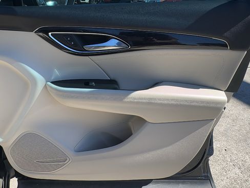 Used 2021 Buick Envision Essence image 30