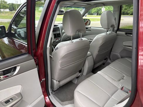 Used 2010 Subaru Forester 2.5X Limited AWD/4WD image 23