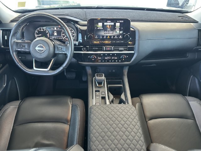 Used 2025 Nissan Pathfinder SL FWD image 13