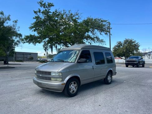 Used 2004 Chevrolet Astro RWD image 1