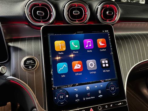 Used 2025 Mercedes-Benz GLC 300 4MATIC image 35