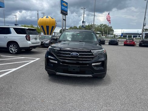 Used 2021 Ford Explorer XLT w/ Equipment Group 202A RWD image 2
