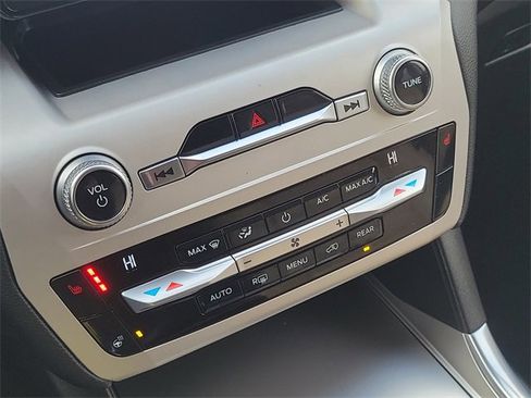 Used 2021 Ford Explorer XLT w/ Equipment Group 202A image 18