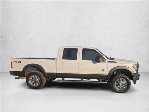 Used 2016 Ford F250 Lariat w/ Lariat Interior Package image 6