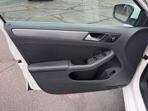 Used 2013 Volkswagen Jetta SEL FWD image 11