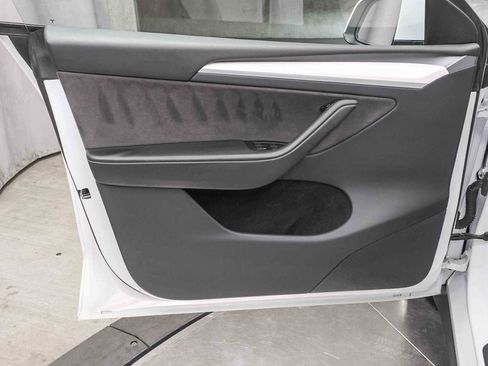 Used 2023 Tesla Model Y AWD image 25