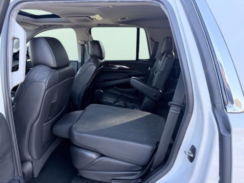 Used 2018 Cadillac Escalade Premium Luxury image 39