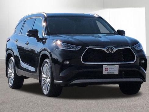 Used 2026 Toyota Highlander Platinum image 3