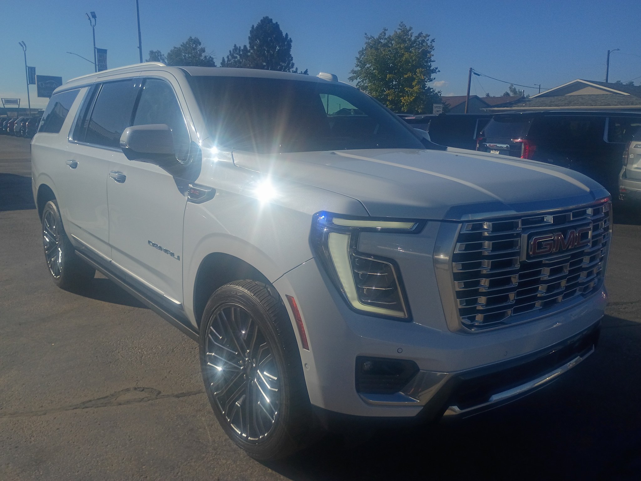 Used 2026 GMC Yukon XL Denali w/ Sun & Power Step Package AWD/4WD image 4