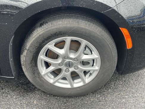 Certified 2024 Chrysler Pacifica Touring-L image 14