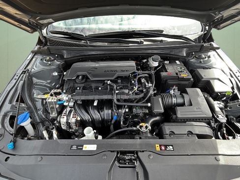 Used 2025 Hyundai Elantra Sport FWD image 12