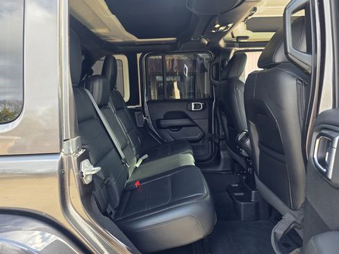 Used 2021 Jeep Wrangler Unlimited Sahara image 23
