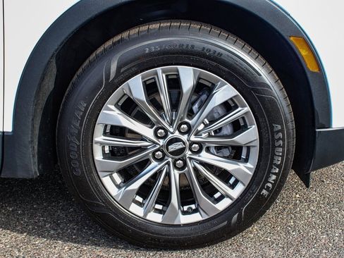 Used 2024 Cadillac XT4 Premium Luxury image 7